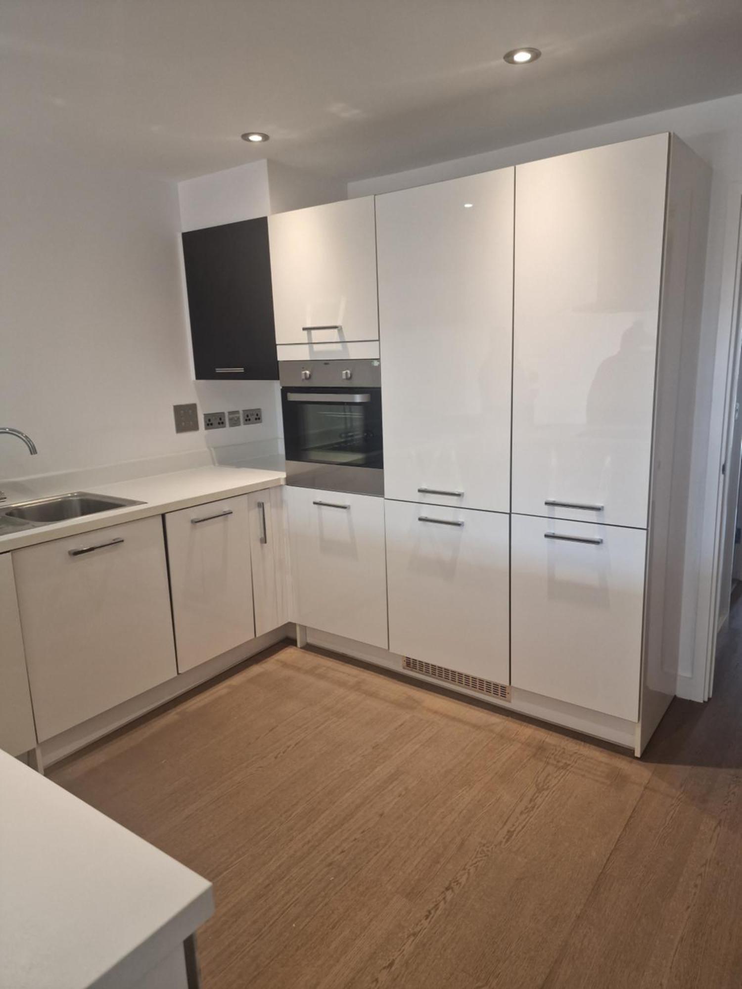 Sim Luxury Apartments Лондон Екстериор снимка